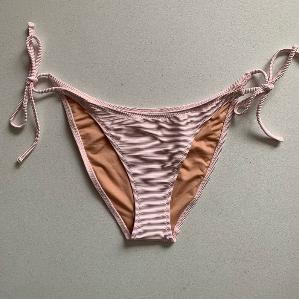 J Crew Pale Pink Ribbed String Bikini Bottom Size Medium NWT Curved Waist